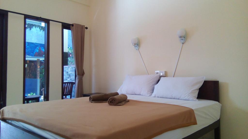Jenny Bunker Homestay Кута Екстер'єр фото