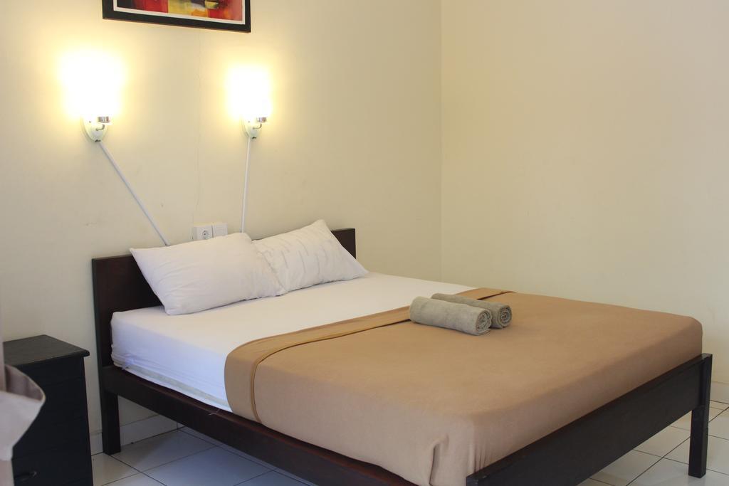 Jenny Bunker Homestay Кута Екстер'єр фото