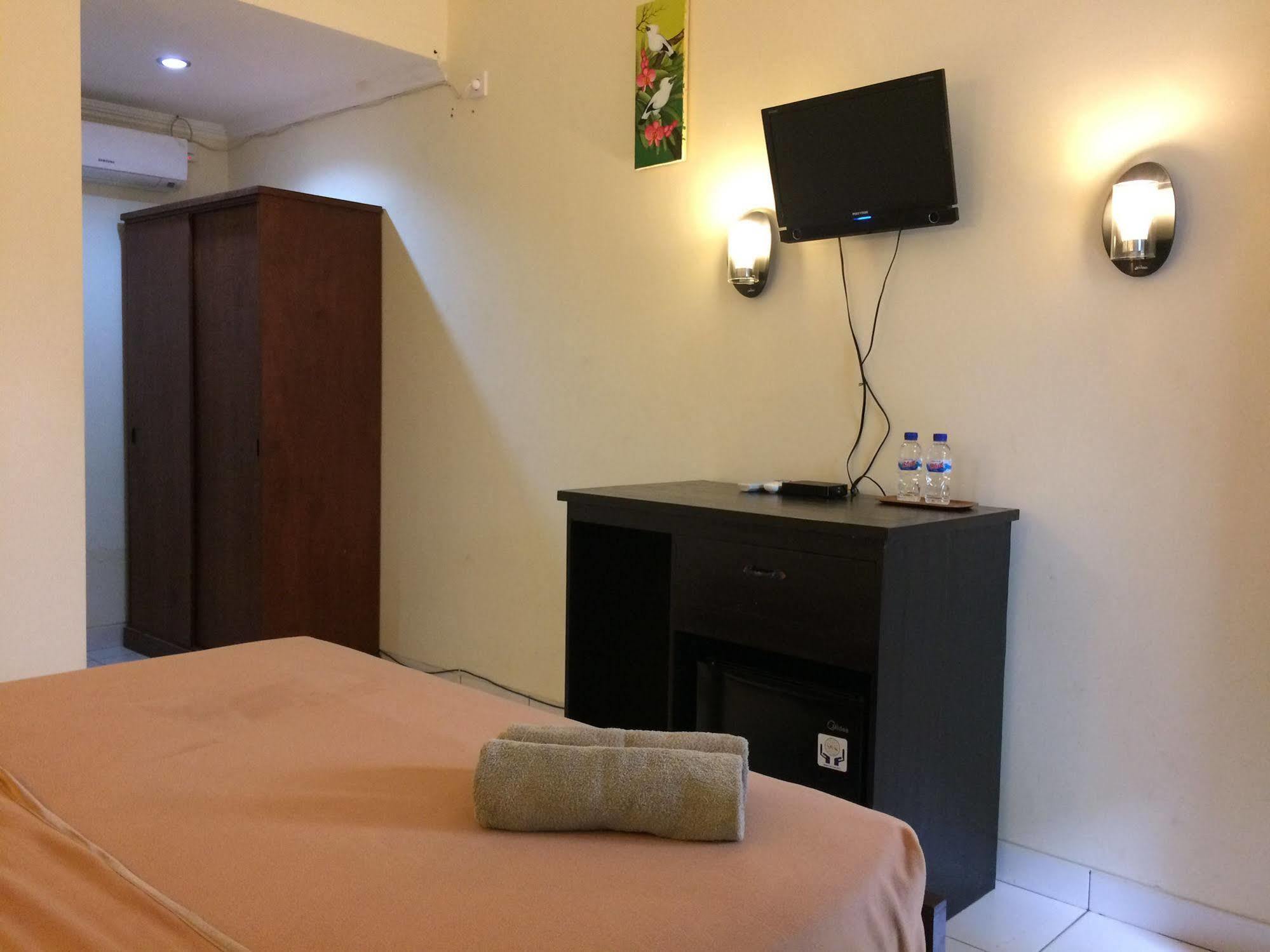 Jenny Bunker Homestay Кута Екстер'єр фото
