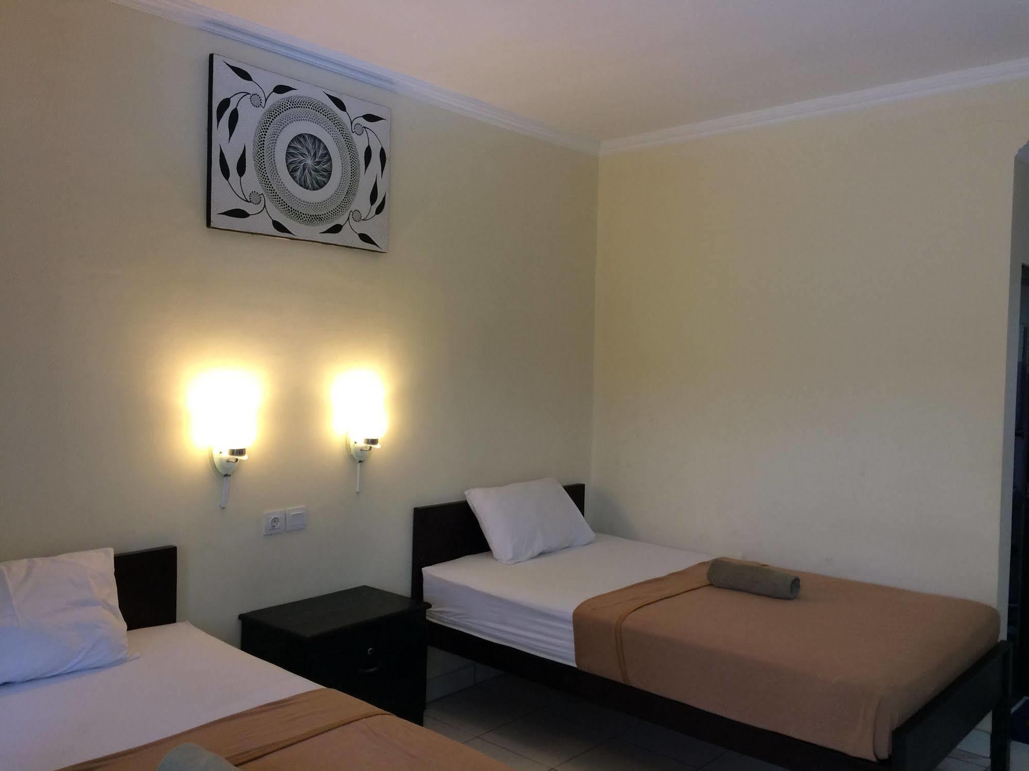 Jenny Bunker Homestay Кута Екстер'єр фото