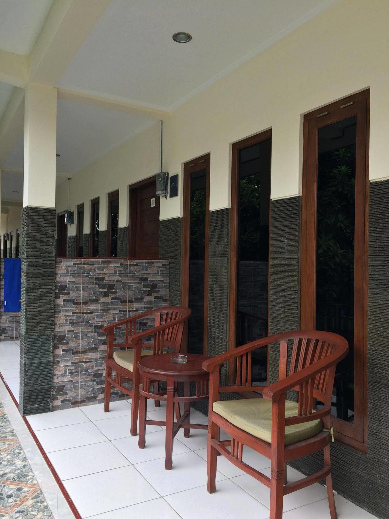 Jenny Bunker Homestay Кута Екстер'єр фото